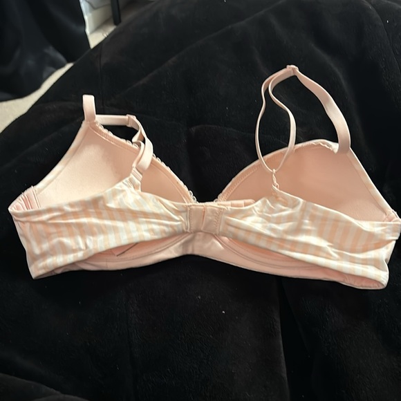 NWOT Victoria’s Secret Body by Victoria Wireless Bra - Size 34B - Picture 5 of 8